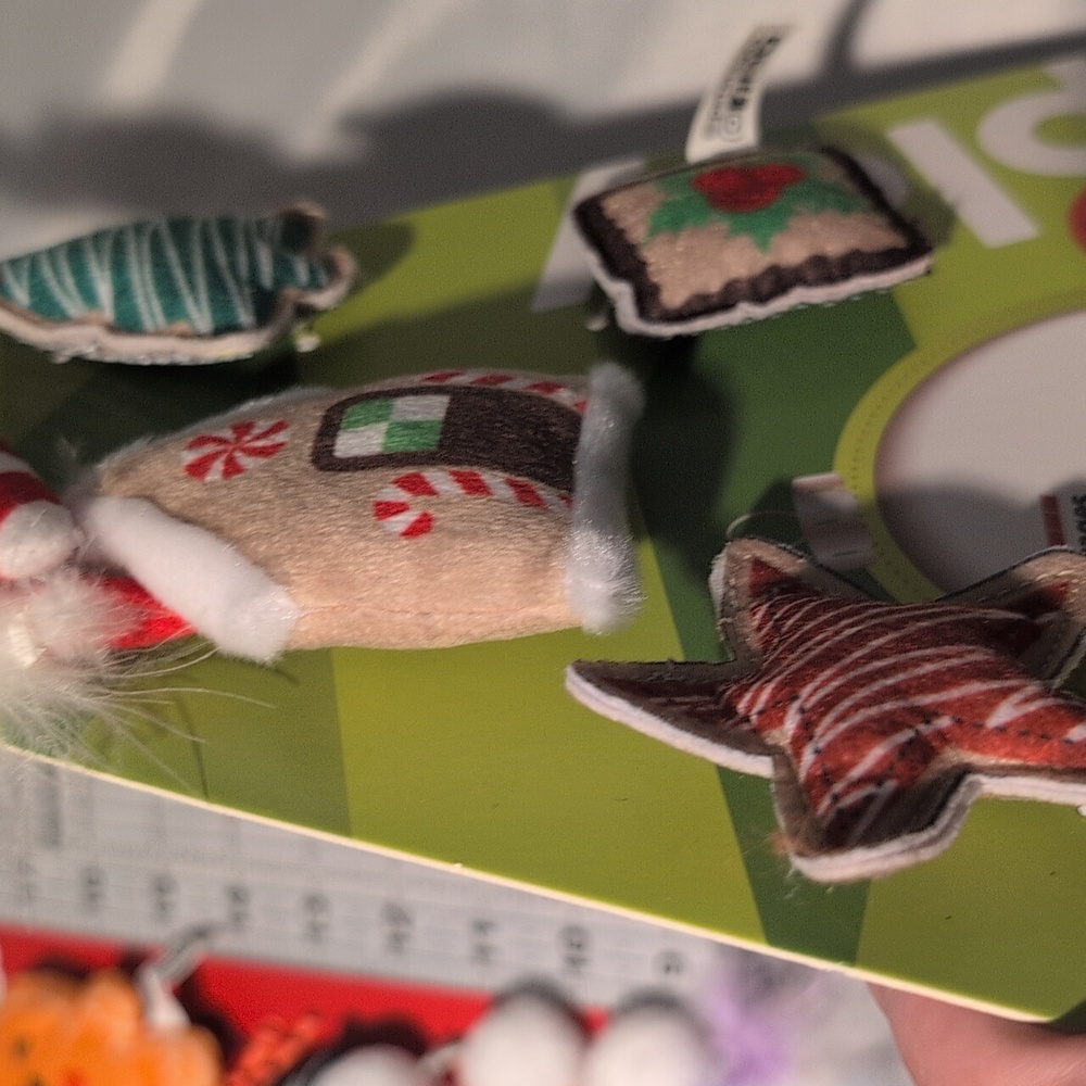 Petstages Christmas Cat Toys Teaser Wand & Catnip Felt Toys - Picture 5 of 5